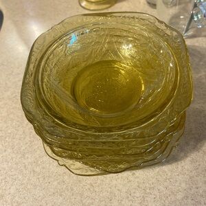 Vintage Federal Glass yellow Madrid set of  6 berry bowls. Excellent condition